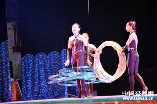 《粉墨》精彩表演。 《粉墨》精彩表演。