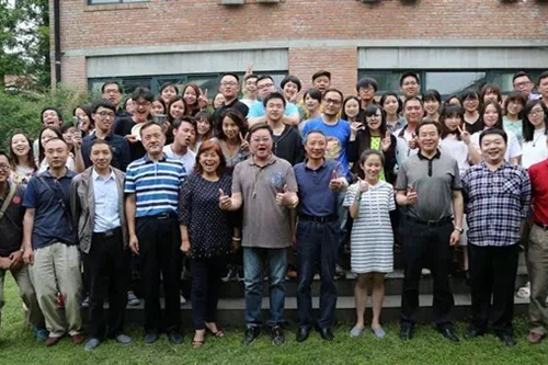 四川省臺辦領導與青年臺商臺生合影 四川省臺辦領導與青年臺商臺生合影