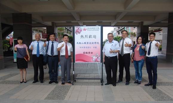 說明: 參訪團受到修平科技大學熱烈歡迎
