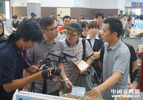 臺灣聯合報系記者團一行采訪藥商