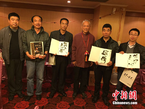 圖：慶陽文博參訪團(tuán)與臺(tái)毫芒雕刻家陳逢顯藝術(shù)交流