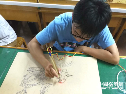 臺灣學生學習烙畫 臺灣學生學習烙畫