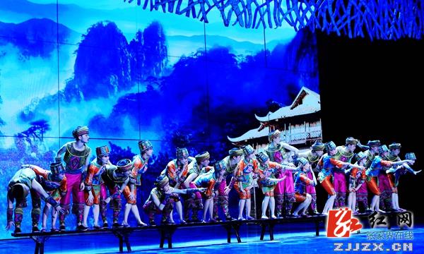 臺(tái)灣考察團(tuán)來張家界市旅游景點(diǎn)考察《煙雨張家界》