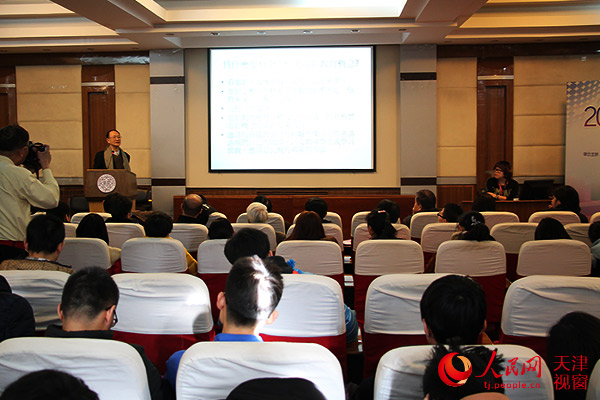 2014海峽兩岸微電影產(chǎn)業(yè)發(fā)展高峰論壇在津舉行(攝影:錢琳)