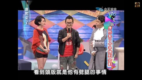 　　小S（左）去年12月在節(jié)目上斷言九把刀會因劈腿上頭版。