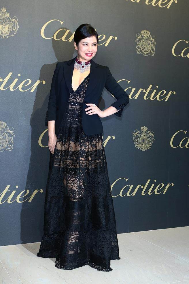 55歲鐘楚紅曬自拍旅行照 無毛孔蛋殼肌獲贊(圖) 55歲鐘楚紅曬自拍旅行照 無毛孔蛋殼肌獲贊(圖)