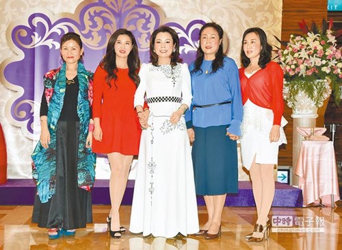 大陸800位貴婦包郵輪光棍節組團抵臺血拼(圖)