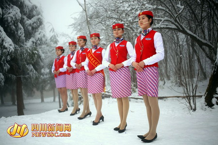 準空姐化身美人魚 性感出鏡秒殺林允(組圖)