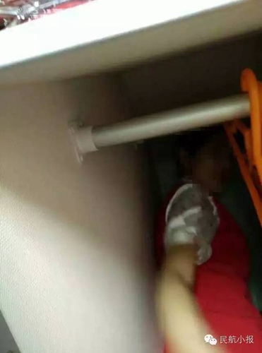 準空姐化身美人魚 性感出鏡秒殺林允(組圖)