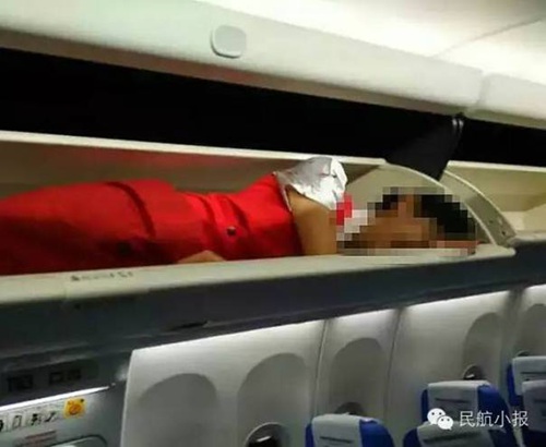 準空姐化身美人魚 性感出鏡秒殺林允(組圖)