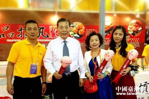 鄭鈺瑛總干事陪同臺灣貿易中心王志剛董事長到新竹市展區看望展商