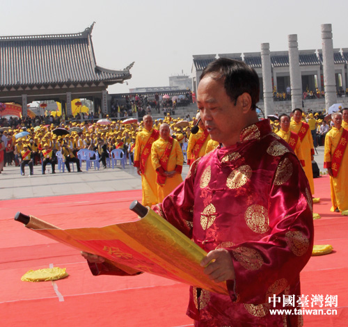 客屬代表宣讀祭文。