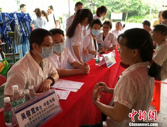 在穗醫科臺灣大學生11年來第10次為南沙民眾義診