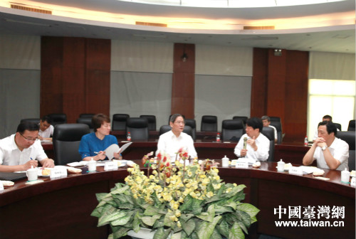 8月，中共中央臺辦主任張志軍一行來杭調研指導工作。圖為張志軍主任走訪臺資企業。