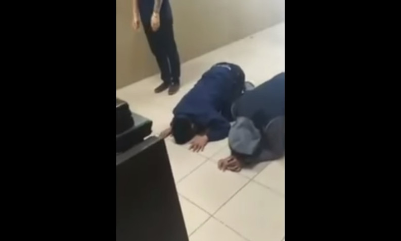 海陸蛙人酒駕撞死老農 三天后到靈前下跪道歉 海陸蛙人酒駕撞死老農 三天后到靈前下跪道歉