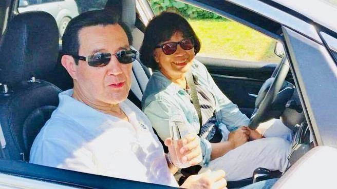 馬英九坐龍應臺副駕駛位 羅智強:想到一個老笑話 馬英九坐龍應臺副駕駛位 羅智強:想到一個老笑話