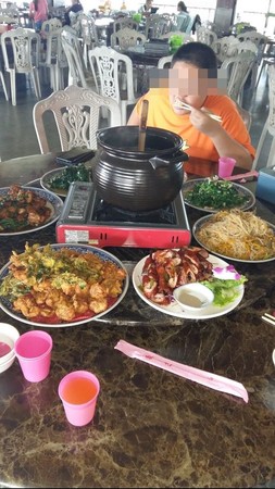 女友約會總帶弟弟同行 原因竟是“兩人不好點(diǎn)餐”