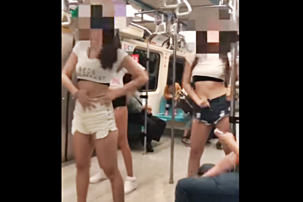 三名少女捷運(yùn)車廂熱舞 乘客抱怨：擾民