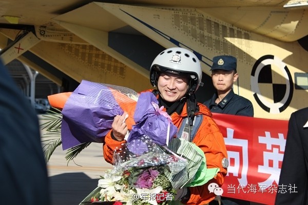 中央軍委授予首位“航母戰(zhàn)斗機(jī)英雄試飛員” 中央軍委授予首位“航母戰(zhàn)斗機(jī)英雄試飛員”