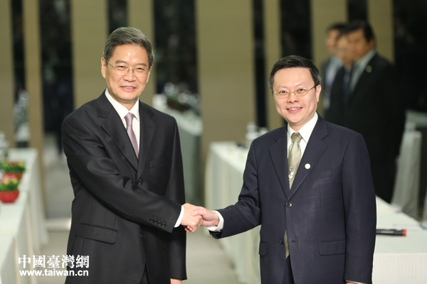 首次赴臺參訪的國臺辦主任張志軍,與臺灣方面陸委會主委王郁琦舉行第二次正式會面,達成積極共識