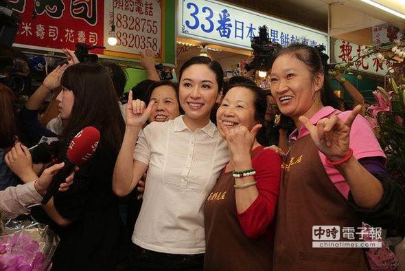 蔡依珊掃街人氣旺 民眾大贊：真的很漂亮
