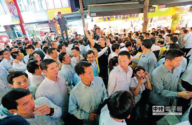 選舉將至,臺灣治安部門砸千萬成立臨時應(yīng)變中心。(圖片來源:臺灣中時電子報) 選舉將至,臺灣治安部門砸千萬成立臨時應(yīng)變中心。(圖片來源:臺灣中時電子報)