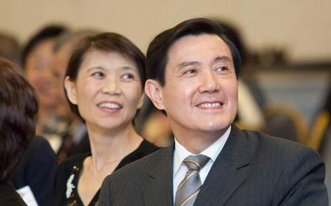 夫人牌超吸票，國(guó)民黨昐周美青邵曉鈴臺(tái)中合體。(網(wǎng)絡(luò)圖)