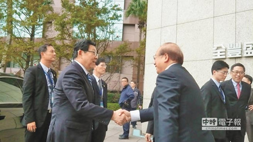 陳德銘探訪連戰吳伯雄 談兩岸利潤共享(圖)