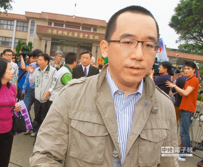 陳水扁保外就醫鑒定小組，下周一將進行審查，由于鑒定小組成員中，扁家推薦7人，通過保外就醫的可能性大增。圖為陳水扁兒子陳致中。（本報資料照片）