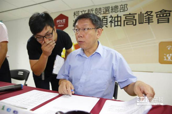 臺北市長柯文哲(右)日前遭到恐嚇 臺北市長柯文哲(右)日前遭到恐嚇