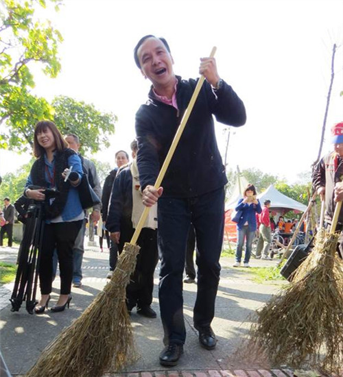 朱立倫回應“兩個太陽論”:國民黨不需要所謂的太陽 朱立倫回應“兩個太陽論”:國民黨不需要所謂的太陽