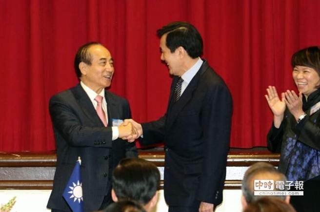 朱立倫智庫門口親迎馬英九 鼓勵國民黨大家庭和氣團結(jié) 朱立倫智庫門口親迎馬英九 鼓勵國民黨大家庭和氣團結(jié)