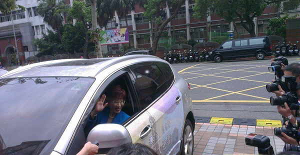 洪秀柱參與國民黨初選,推出“辣椒戰(zhàn)車”招聯(lián)署 洪秀柱參與國民黨初選,推出“辣椒戰(zhàn)車”招聯(lián)署