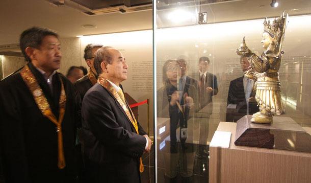 臺“立法院長”王金平(中)向來篤信佛教 臺“立法院長”王金平(中)向來篤信佛教