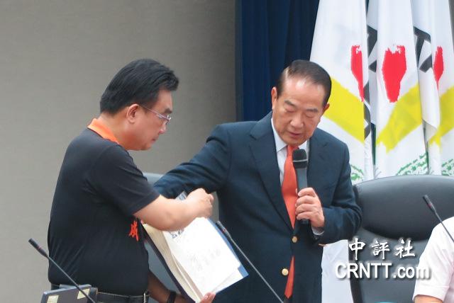 宋楚瑜秘傳柯文哲:"總統(tǒng)府"不配合就在旁蓋殯儀館 宋楚瑜秘傳柯文哲:"總統(tǒng)府"不配合就在旁蓋殯儀館