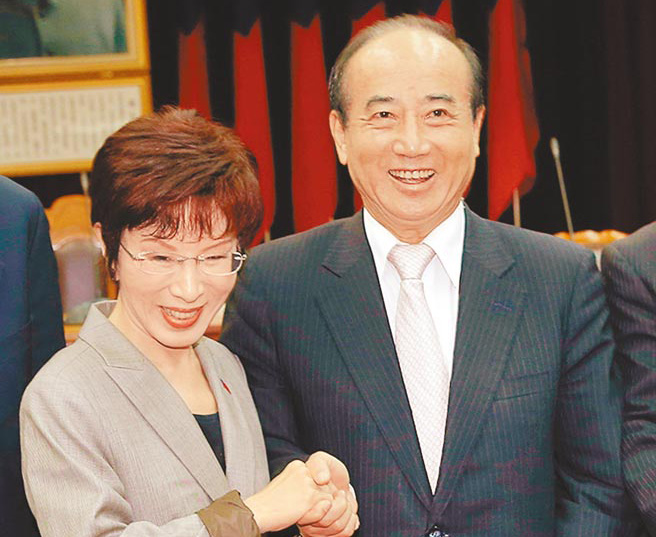 洪秀柱啟動(dòng)整合 今起拜會(huì)“連吳王”爭取認(rèn)同(圖) 洪秀柱啟動(dòng)整合 今起拜會(huì)“連吳王”爭取認(rèn)同(圖)