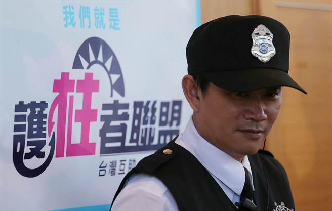 朱立倫二度向洪鞠躬致歉 強調(diào)已到救亡圖存的時刻 朱立倫二度向洪鞠躬致歉 強調(diào)已到救亡圖存的時刻