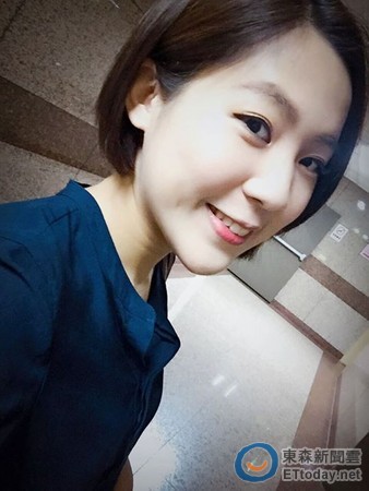 朱立倫介紹26歲新發言人:她是洪辦的甜心正妹 朱立倫介紹26歲新發言人:她是洪辦的甜心正妹