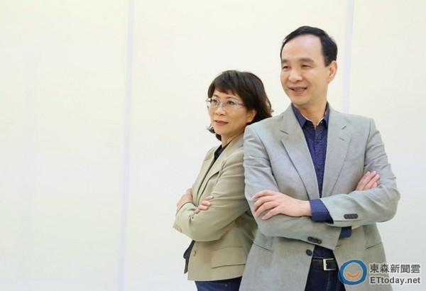 王如玄拍競選照略顯生疏 “朱玄配”25日上午登記 王如玄拍競選照略顯生疏 “朱玄配”25日上午登記