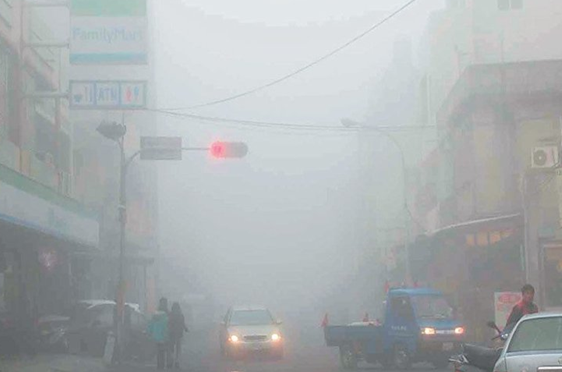 臺灣污染問題惹關(guān)注 馬英九呼吁:我們的敵人是煤碳。(網(wǎng)絡(luò)圖) 臺灣污染問題惹關(guān)注 馬英九呼吁:我們的敵人是煤碳。(網(wǎng)絡(luò)圖)