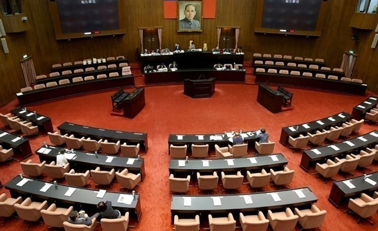 "綠委"提帶嬰兒進"立院"開會 臺媒:邏輯難以理解 "綠委"提帶嬰兒進"立院"開會 臺媒:邏輯難以理解