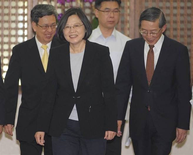 臺外事部門建言蔡英文:兩岸和緩有助“外交”進展 臺外事部門建言蔡英文:兩岸和緩有助“外交”進展