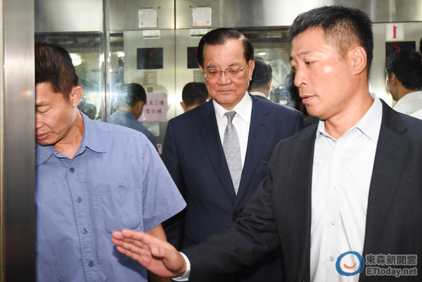 馬連吳朱洪決定捐款及募捐 協助國民黨共渡難關 馬連吳朱洪決定捐款及募捐 協助國民黨共渡難關