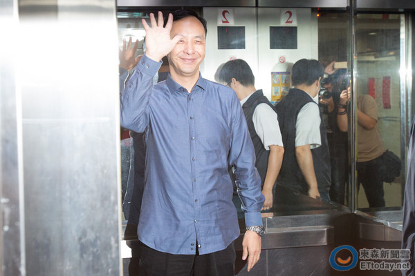 馬連吳朱洪決定捐款及募捐 協助國民黨共渡難關 馬連吳朱洪決定捐款及募捐 協助國民黨共渡難關