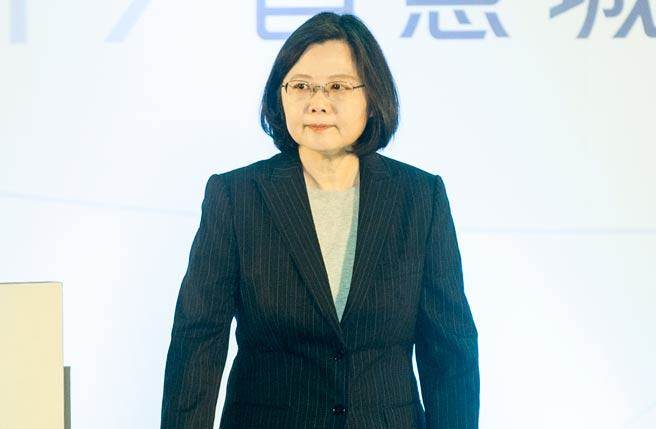 臺作家:蔡當局不顧民意“去中”“去蔣”后果嚴重 臺作家:蔡當局不顧民意“去中”“去蔣”后果嚴重