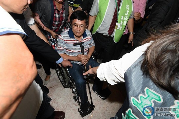 陳水扁嗆聲"不然把我抓回去" 藍營:吃定蔡當局軟弱 陳水扁嗆聲"不然把我抓回去" 藍營:吃定蔡當局軟弱