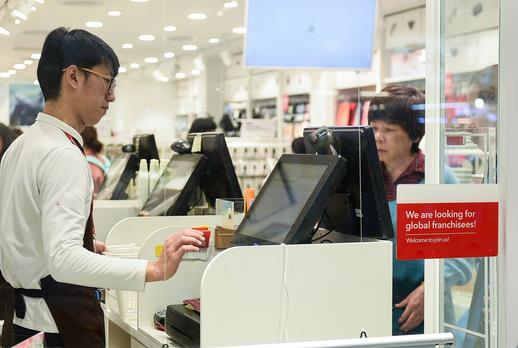 民進黨民代提放寬加班上限遭諷:發夾彎轉多了會翻車 民進黨民代提放寬加班上限遭諷:發夾彎轉多了會翻車