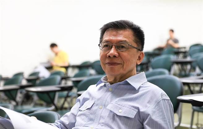 終結“藍綠惡斗”? 沈富雄:蔡英文任內永不停息 終結“藍綠惡斗”? 沈富雄:蔡英文任內永不停息