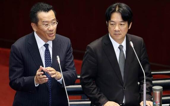 顧立雄(左)、賴清德(右)。 顧立雄(左)、賴清德(右)。