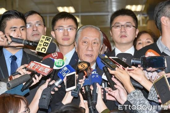 郁慕明評(píng)新黨青年：侯漢廷討喜 王炳忠嚴(yán)肅